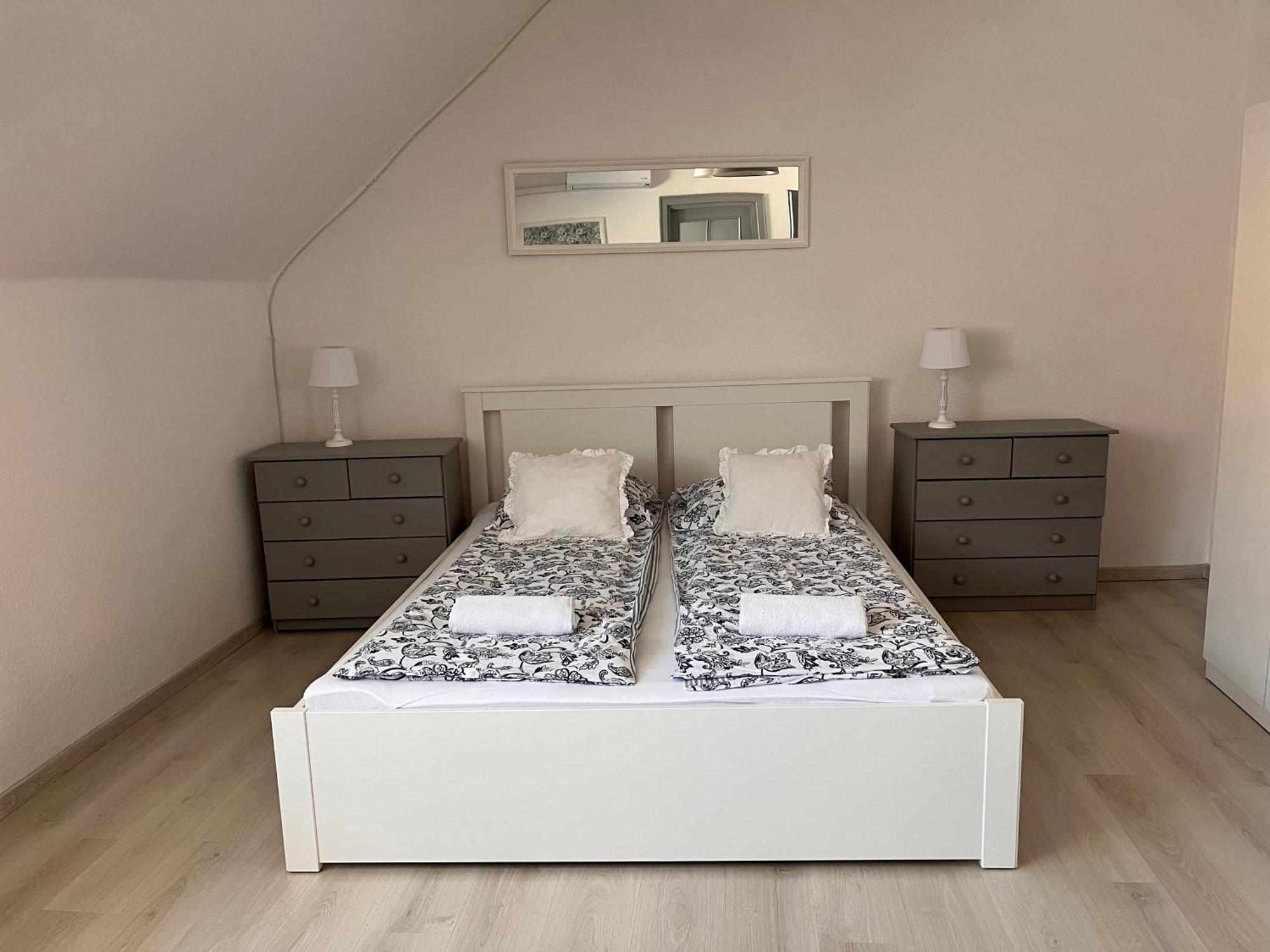 Pacsirta Apartman Grand Eger Ngoại thất bức ảnh