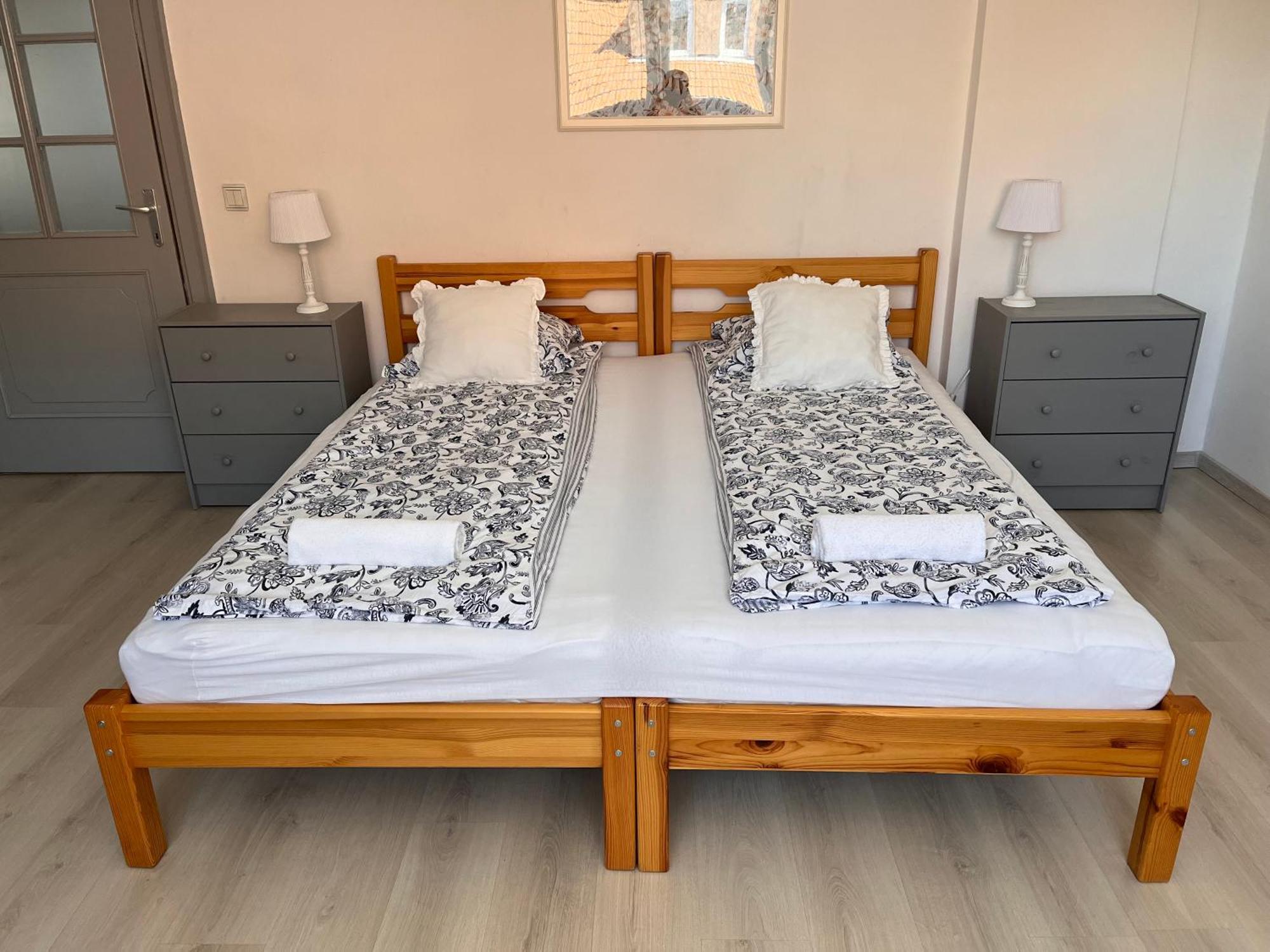 Pacsirta Apartman Grand Eger Ngoại thất bức ảnh